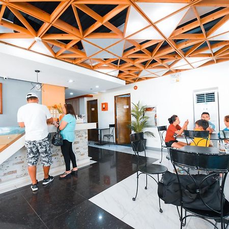 Travelbee Fuente Inn Cebu Exteriör bild