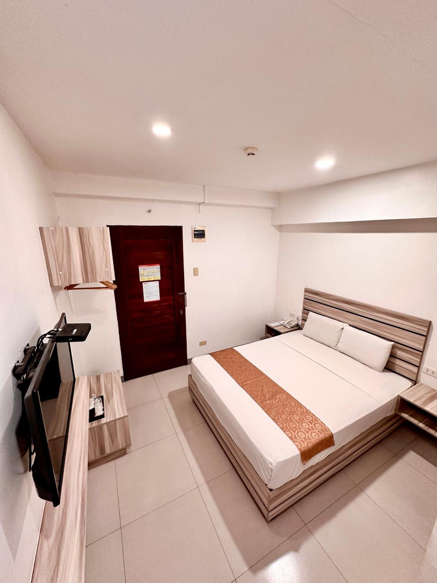 Travelbee Fuente Inn Cebu Exteriör bild