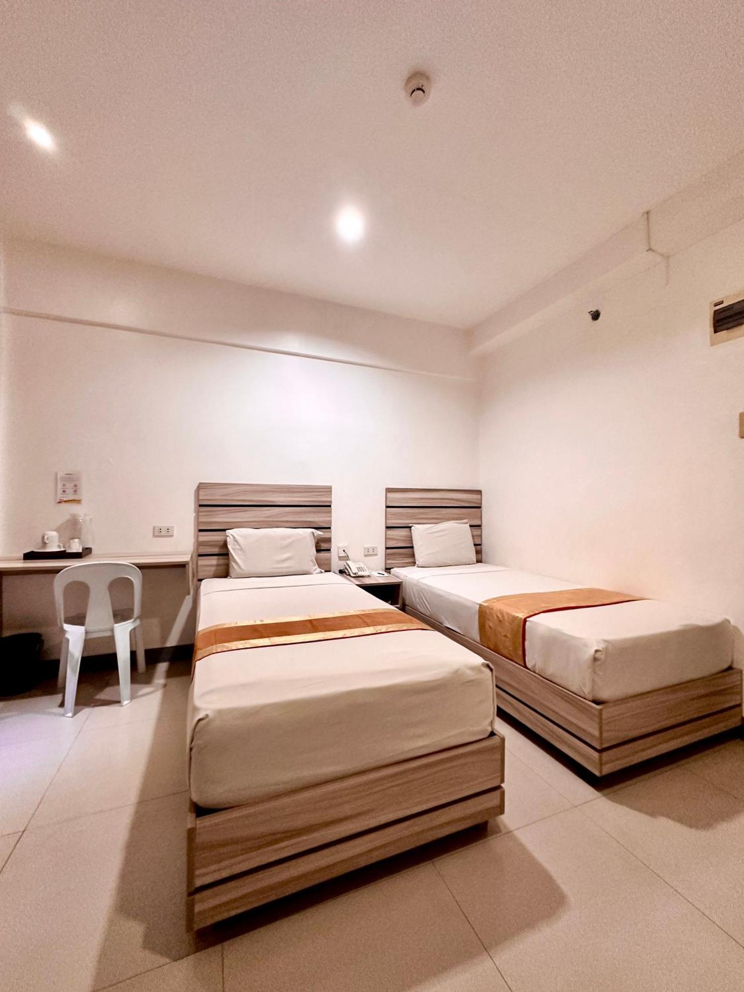 Travelbee Fuente Inn Cebu Exteriör bild