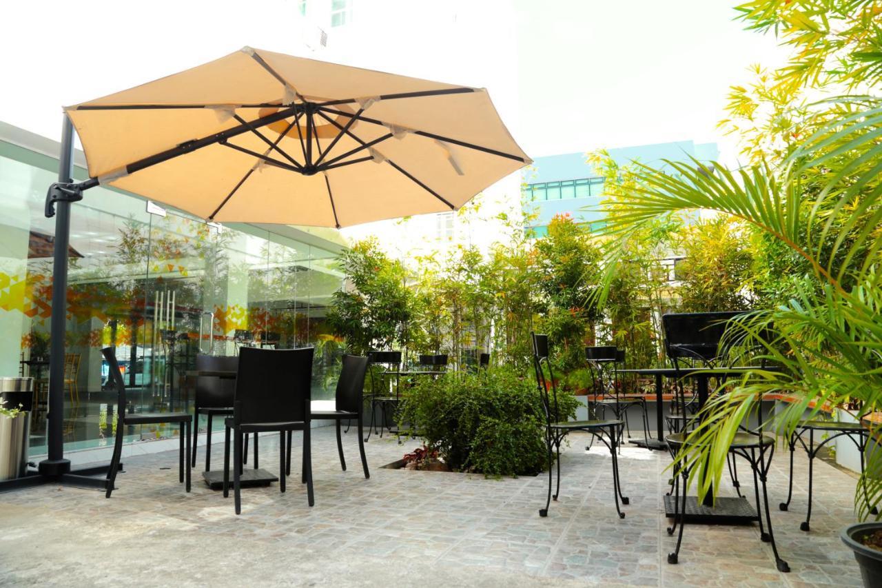 Travelbee Fuente Inn Cebu Exteriör bild